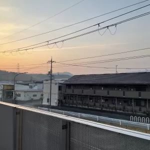 入院１７日目。昨日、自立歩行できる病室に変わりました。窓から六甲山が望めます。🤗のサムネイル